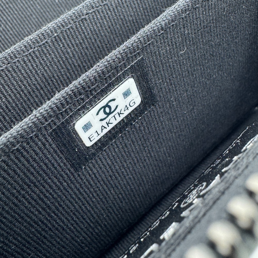 CHANEL Black Wallet - Picture 6 of 9